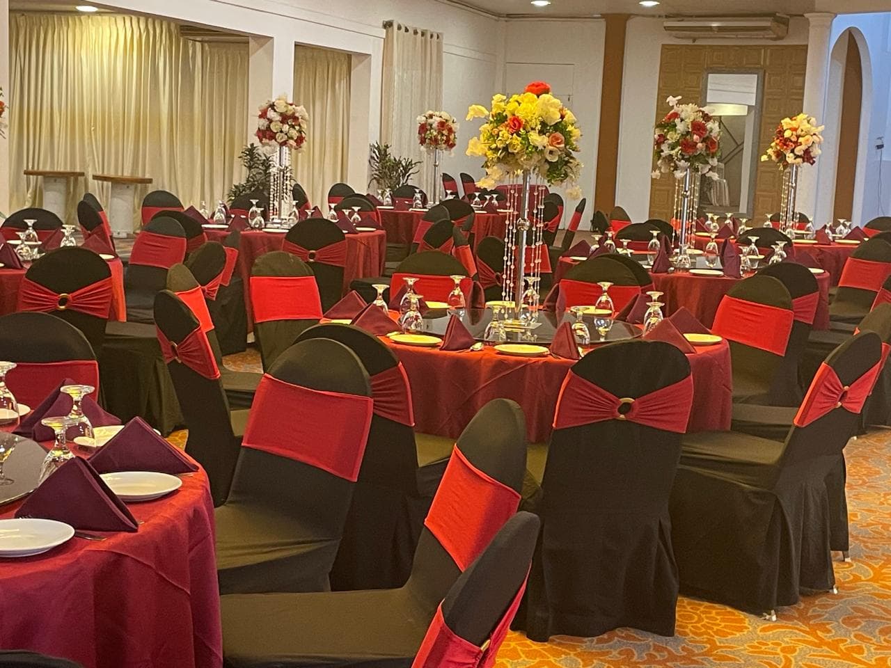 weddings-1779990512721-198